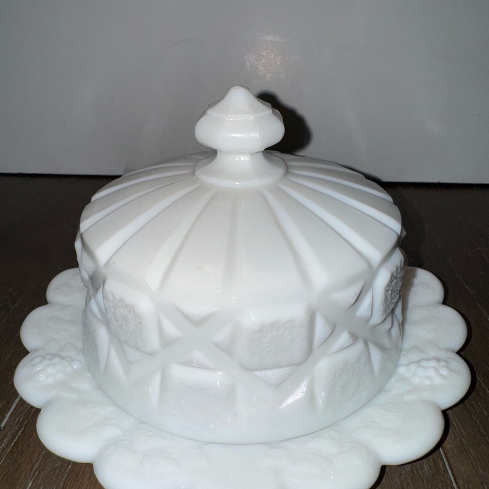 Vtg Westmoreland Milk Glass Old Quilt Cheese Dish With Cover 7" - Picture 3 of 9